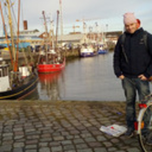 Clemens Groth - Bild des Künstlers am Hafen